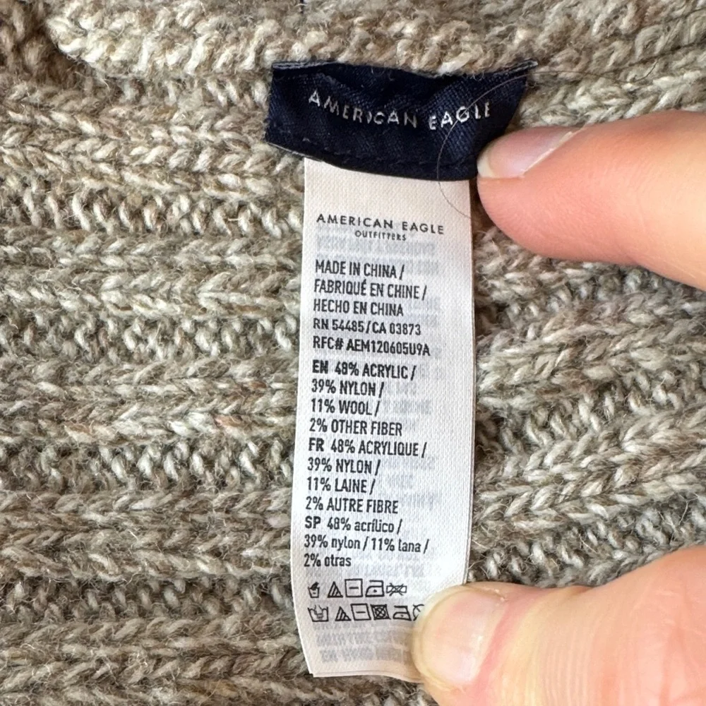 American Eagle Outfitters Tan/Cream Ribbed Beanie. OS.